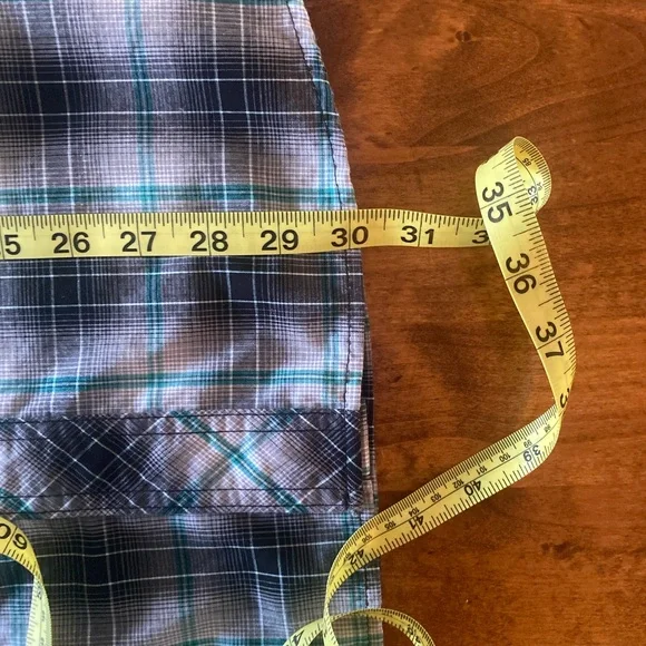 Wrangler plaid shirt with pearl snap-on buttons. Size Large, black, green. - Picture 10 of 10